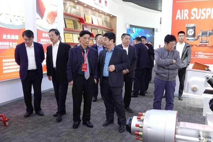 歡迎武漢理工大學書記信思金，俄羅斯外籍院士周祖德、張鐵柱一行蒞臨正陽集團參觀調研